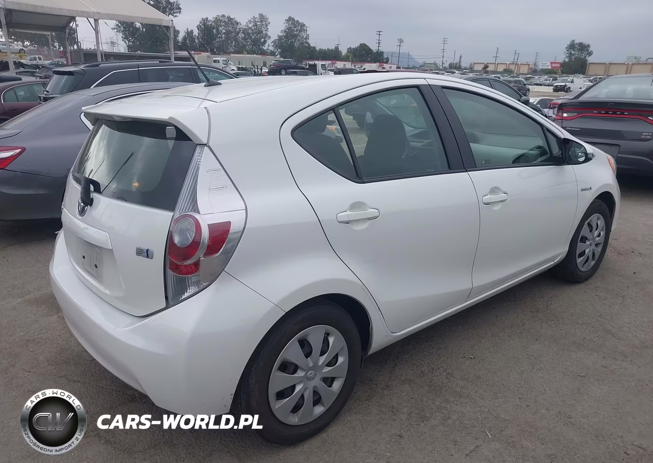 2012 Toyota Prius C Two VIN:JTDKDTB38C1504168 - 4