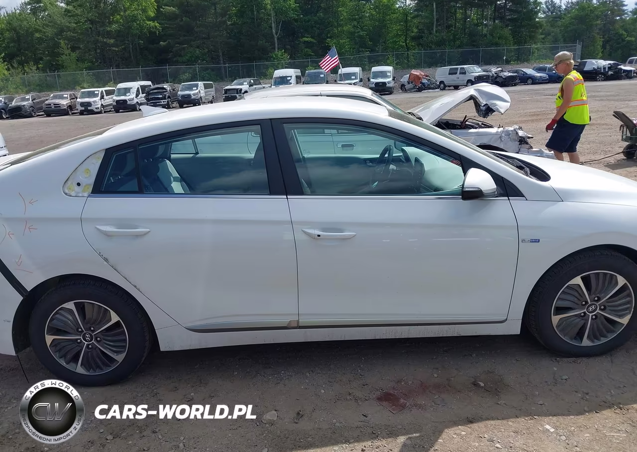 2020 Hyundai Ioniq Plug-In Hybrid Sel VIN:KMHC75LD5LU241128 - 14
