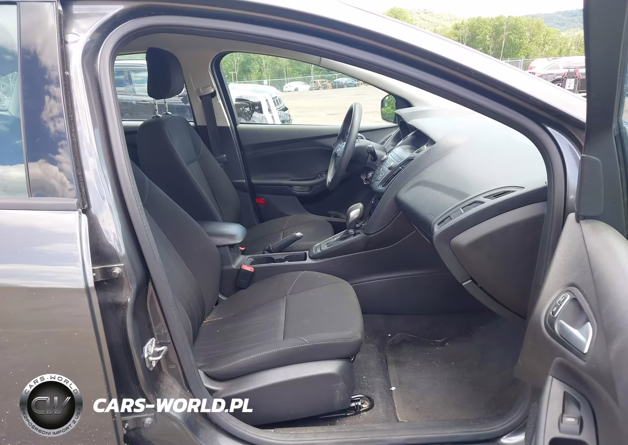 2018 Ford Focus Se VIN:1FADP3F2XJL228262 - 5