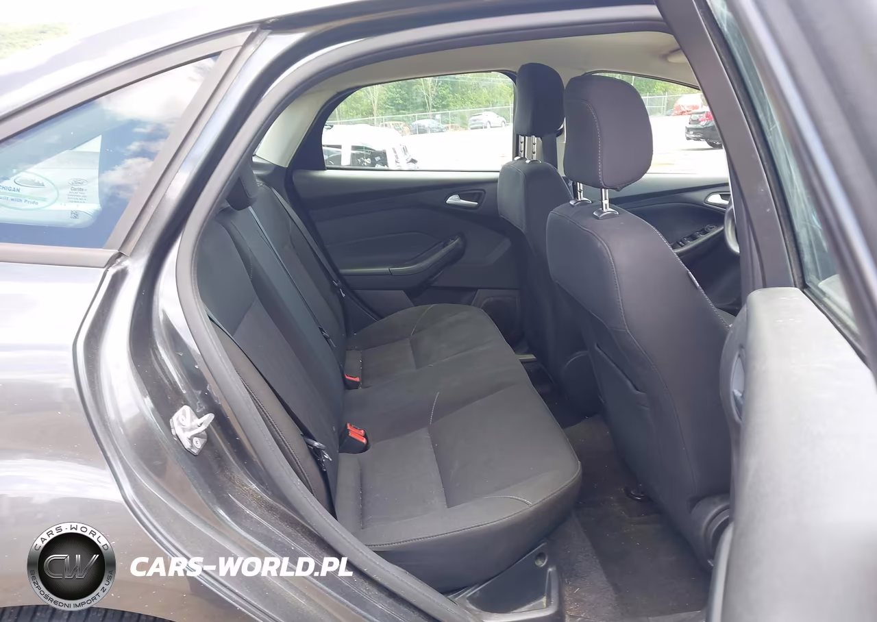 2018 Ford Focus Se VIN:1FADP3F2XJL228262 - 8
