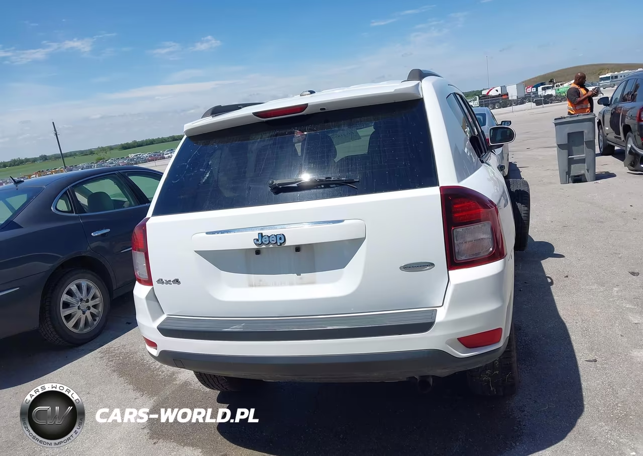 2017 Jeep Compass Latitude 4X4 VIN:1C4NJDEB8HD168199 - 16