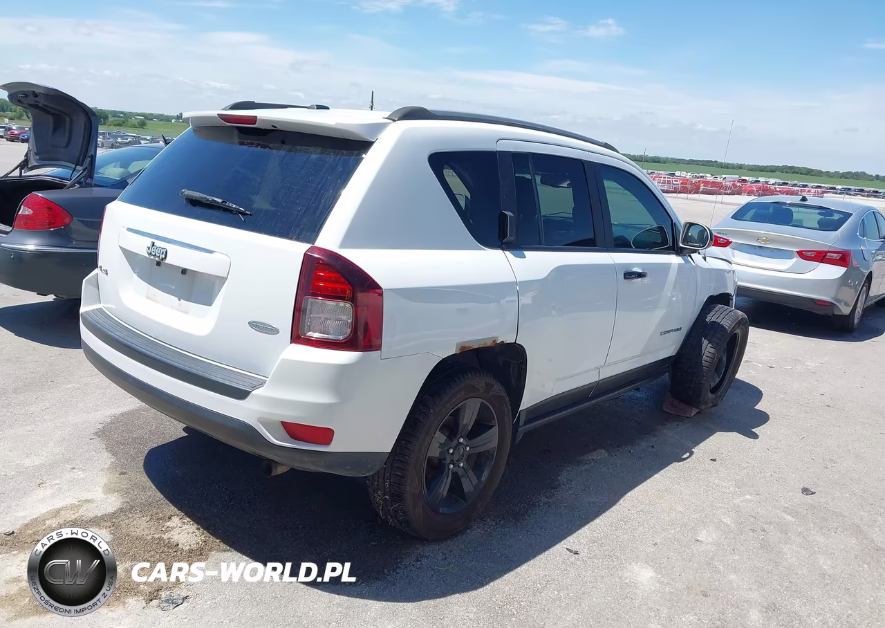 2017 Jeep Compass Latitude 4X4 VIN:1C4NJDEB8HD168199 - 4