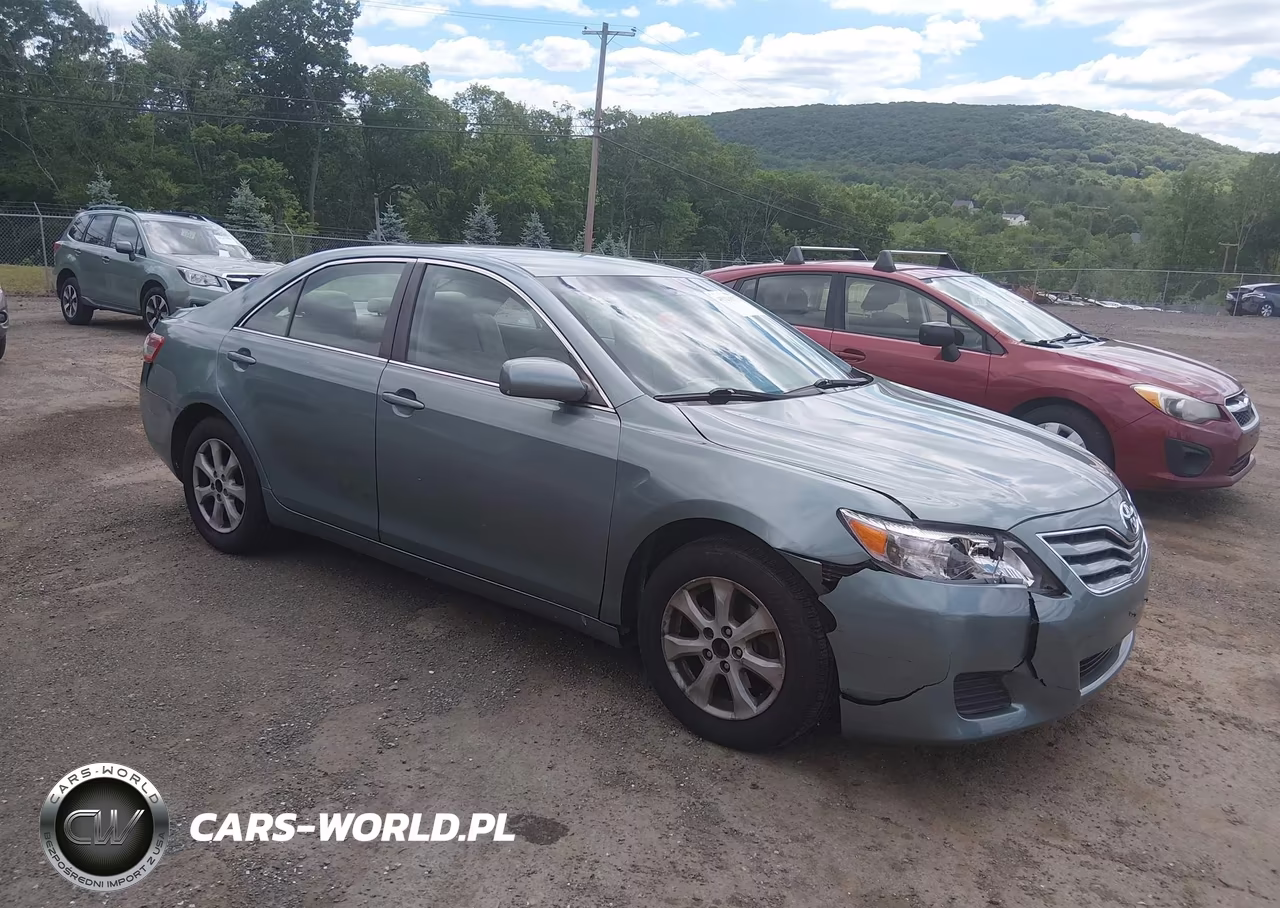 2011 Toyota Camry Le – zdjęcie 1 z 16