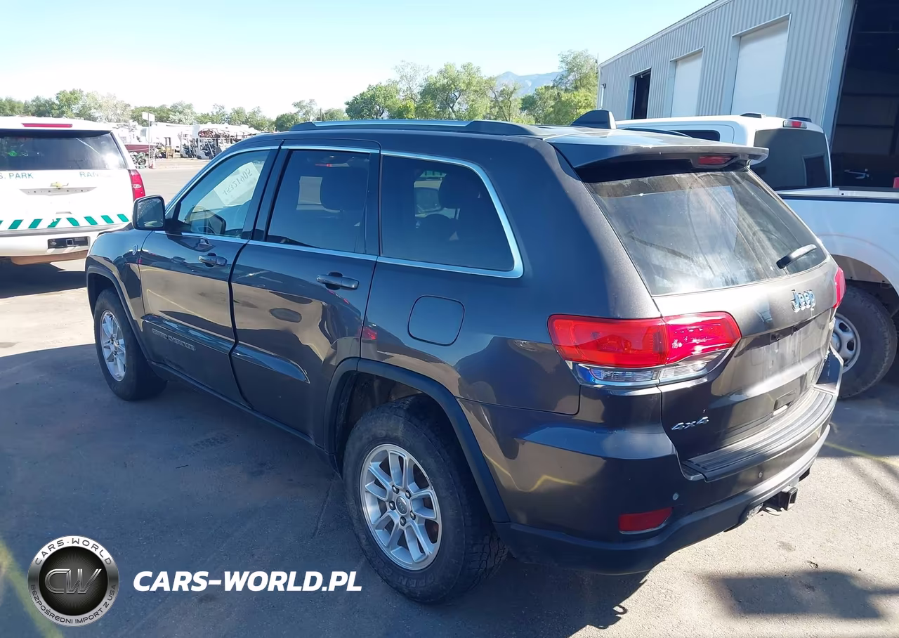 2019 Jeep Grand Cherokee Laredo E 4X4 VIN:1C4RJFAG0KC782420 - 3