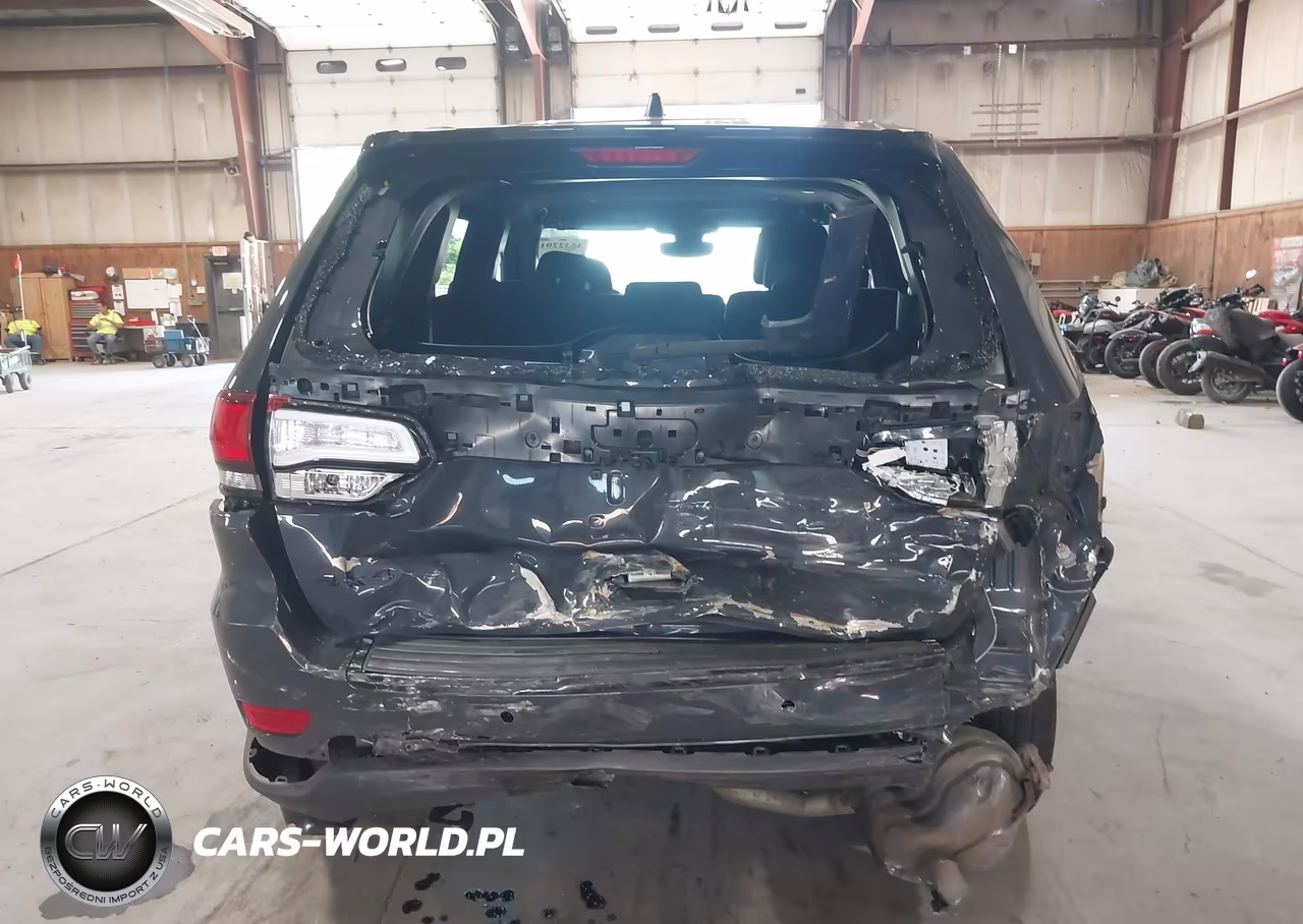 2018 Jeep Grand Cherokee Upland 4X4 VIN:1C4RJFAG1JC421180 - 15