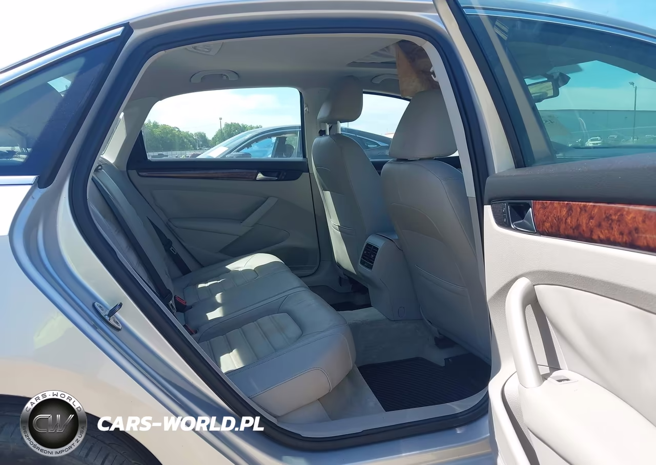 2013 Volkswagen Passat 3.6L V6 Sel Premium VIN:1VWCM7A32DC023896 - 8