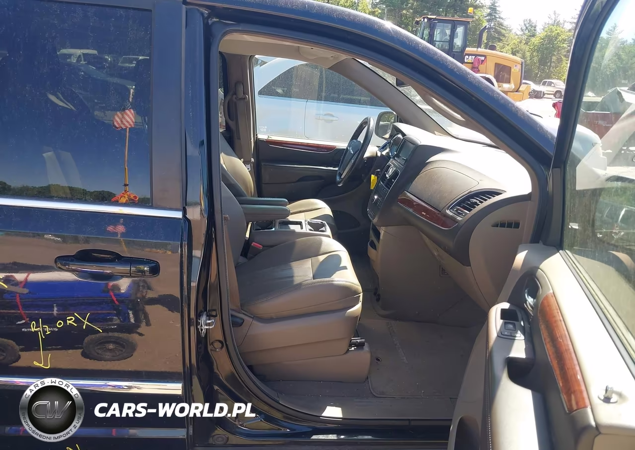 2014 Chrysler Town & Country Touring VIN:2C4RC1BG5ER195623 - 5