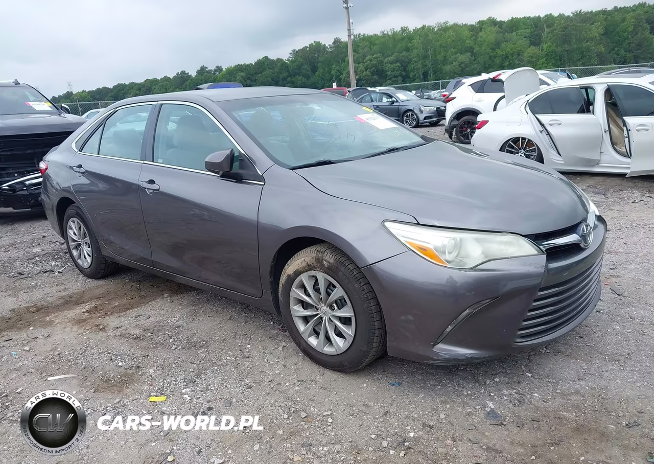 2016 Toyota Camry Le – zdjęcie 1 z 16