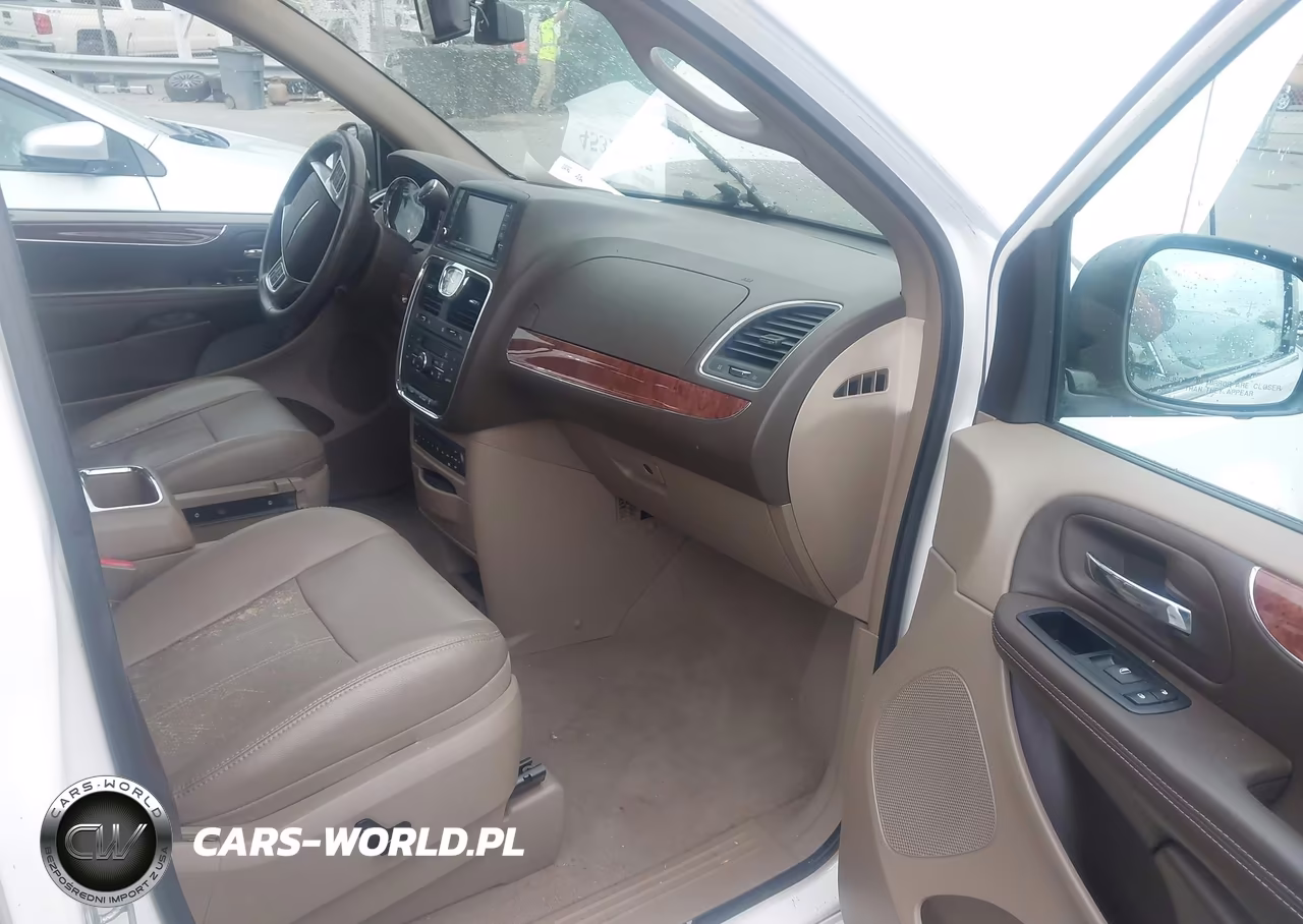 2011 Chrysler Town & Country Touring-L VIN:2A4RR8DGXBR614785 - 5
