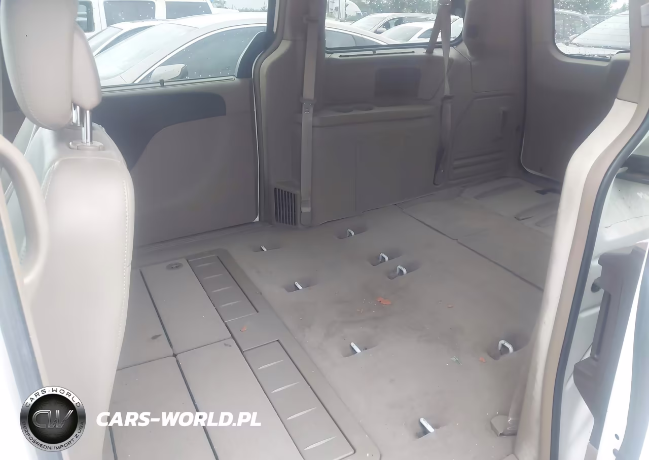 2011 Chrysler Town & Country Touring-L VIN:2A4RR8DGXBR614785 - 8
