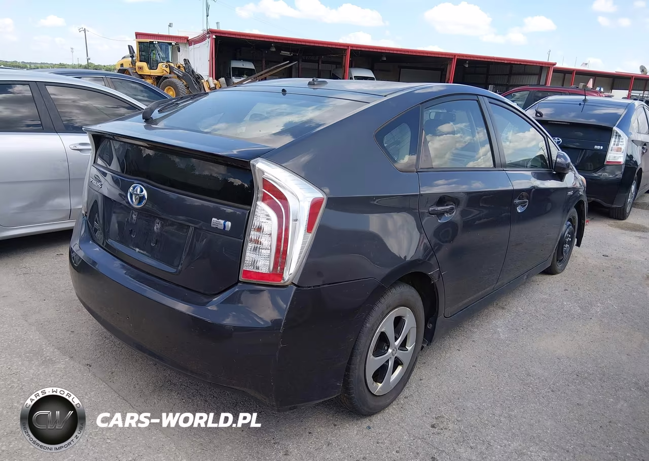 2013 Toyota Prius Three VIN:JTDKN3DU7D5553133 - 4