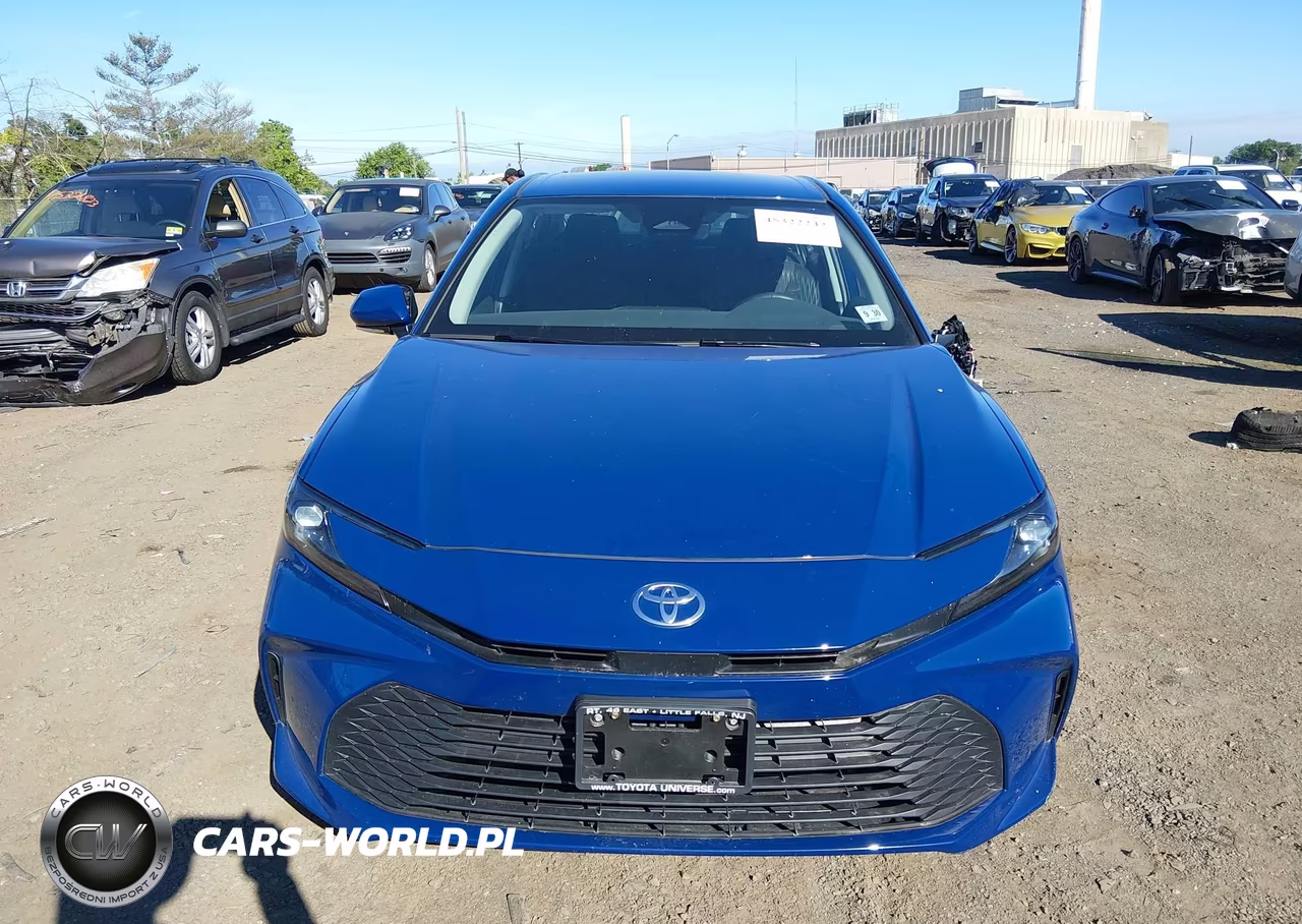 2025 Toyota Camry Le VIN:4T1DAACK5SU201563 - 12