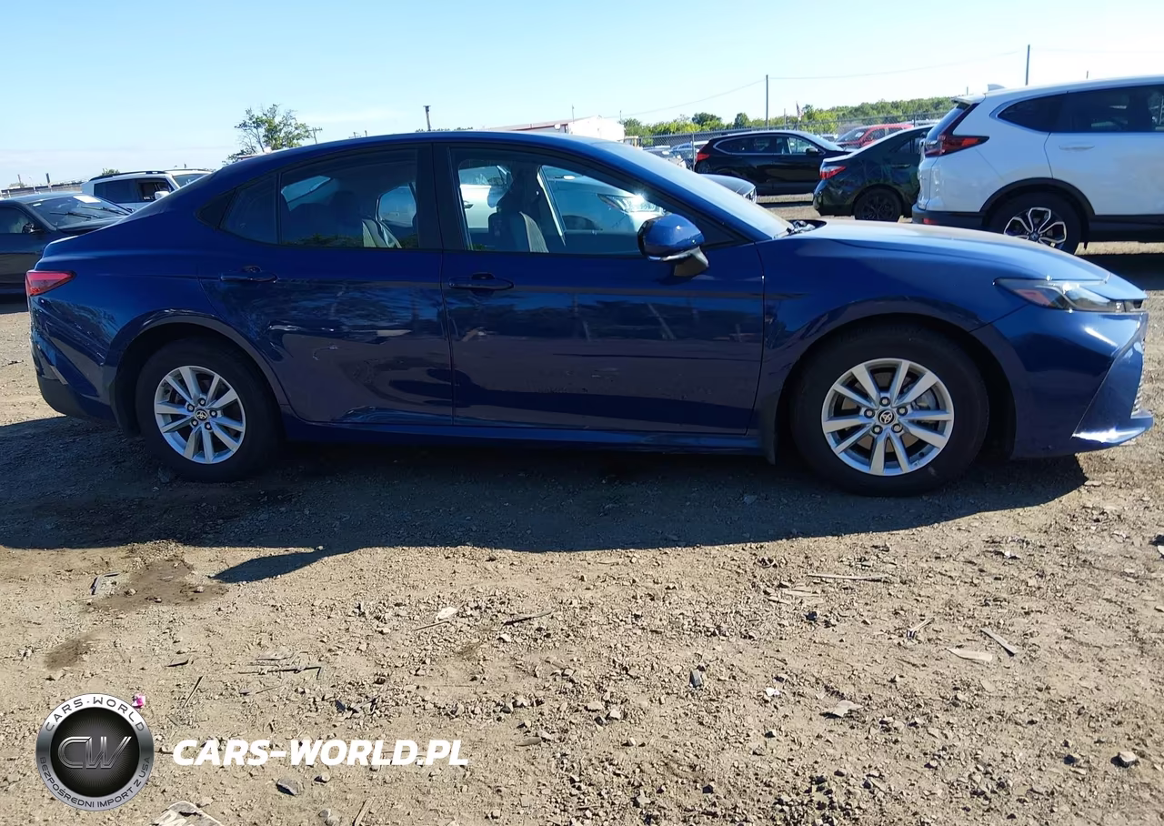 2025 Toyota Camry Le VIN:4T1DAACK5SU201563 - 13