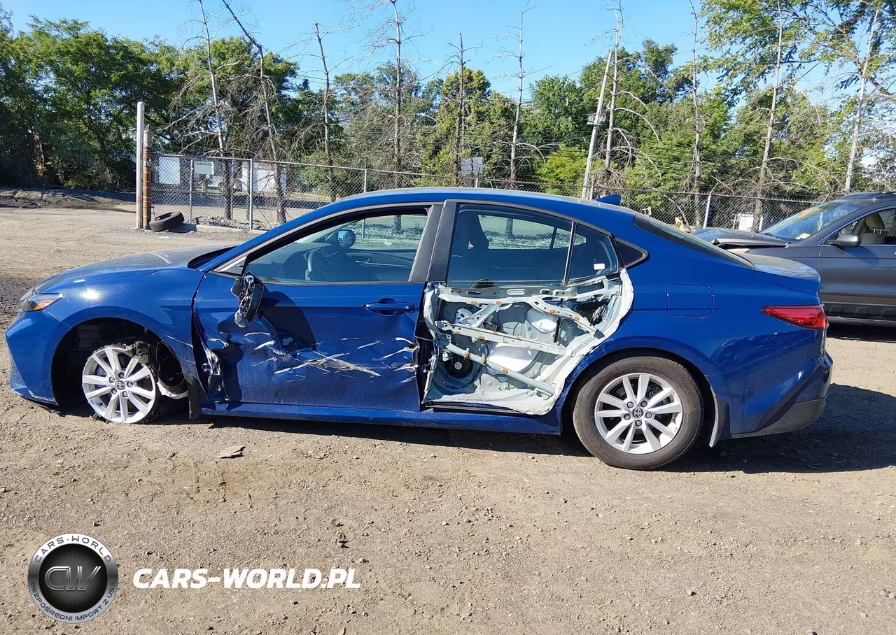 2025 Toyota Camry Le VIN:4T1DAACK5SU201563 - 14