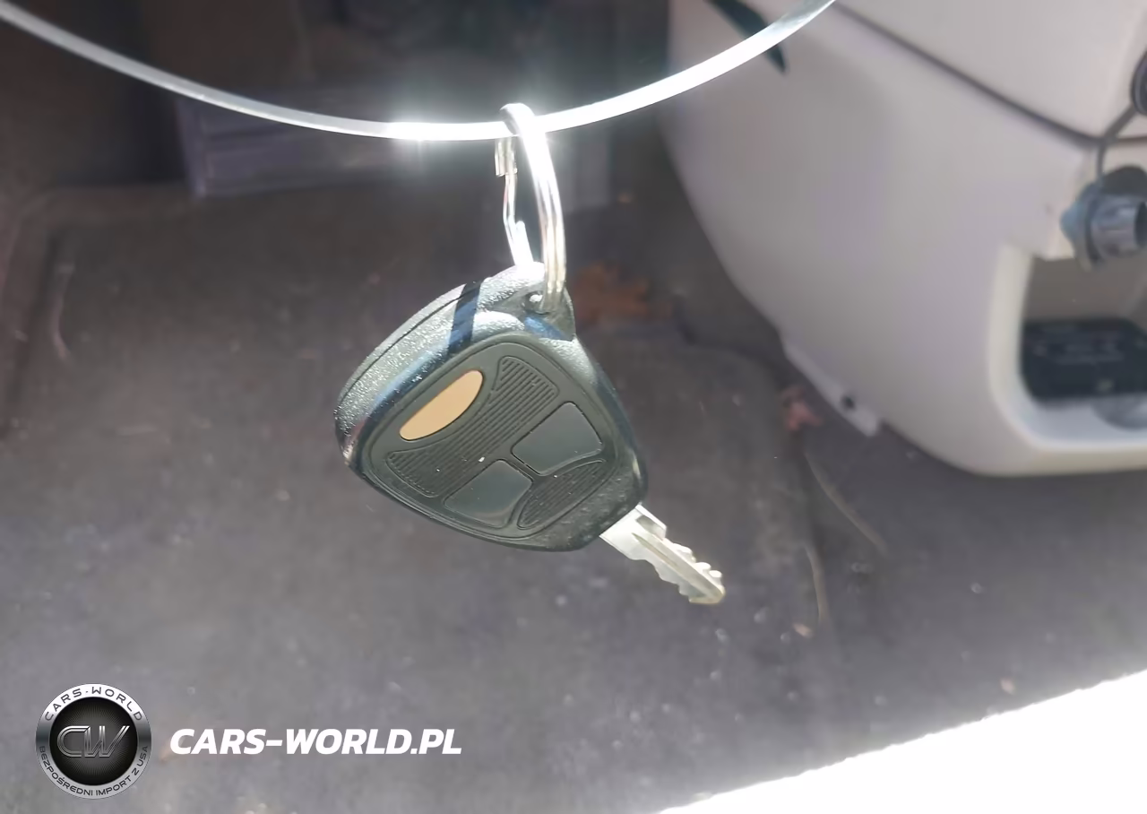 2006 Chrysler Town & Country VIN:1A4GP45R26B584529 - 11