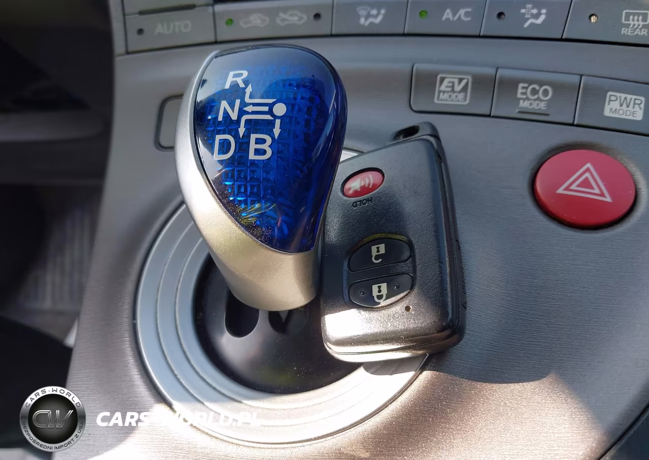 2015 Toyota Prius Two VIN:JTDKN3DU8F0462064 - 11