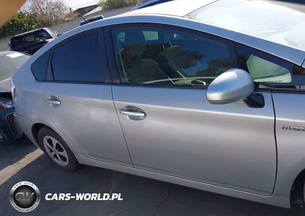 2015 Toyota Prius Two VIN:JTDKN3DU8F0462064 - 14