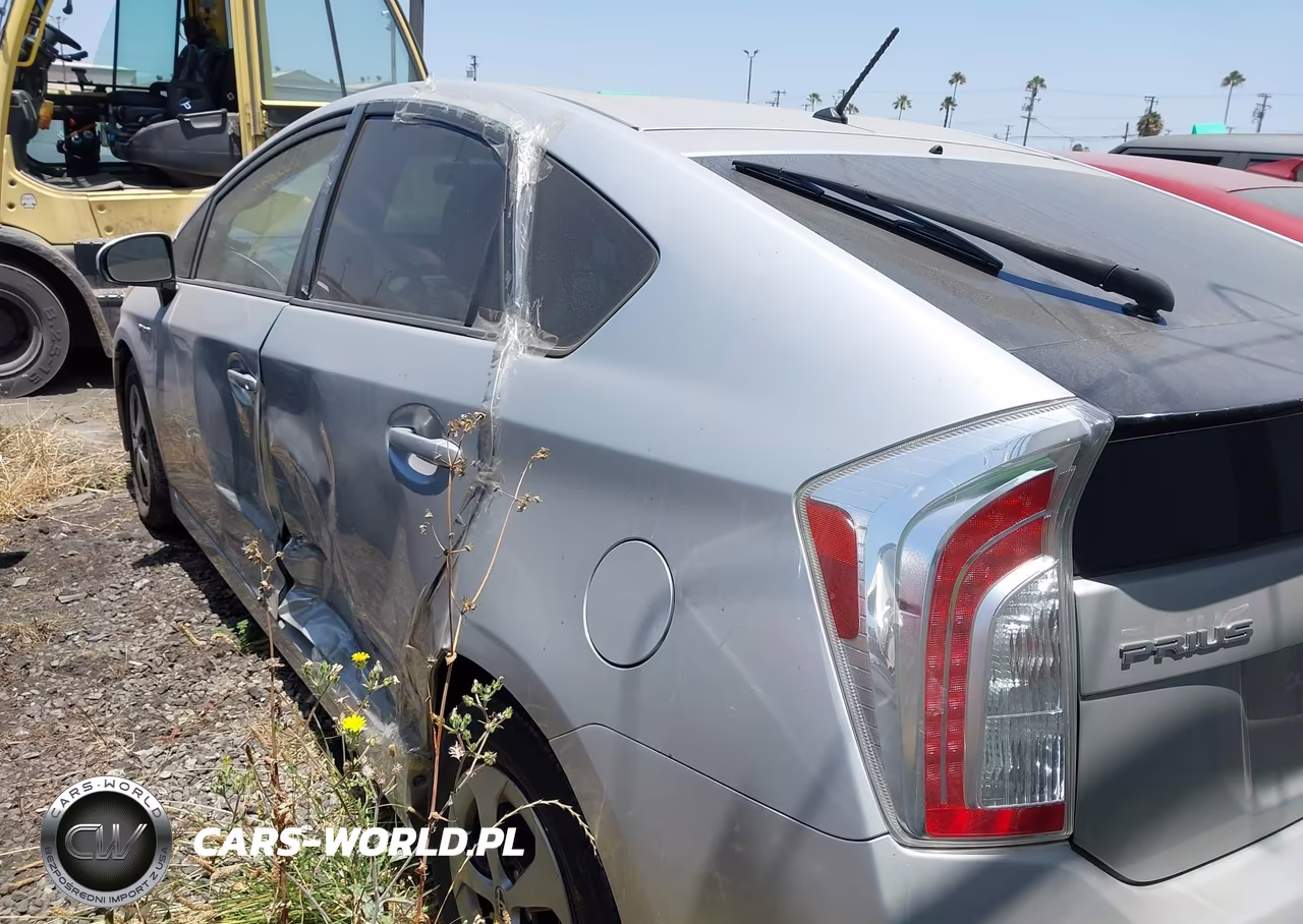 2015 Toyota Prius Two VIN:JTDKN3DU8F0462064 - 3