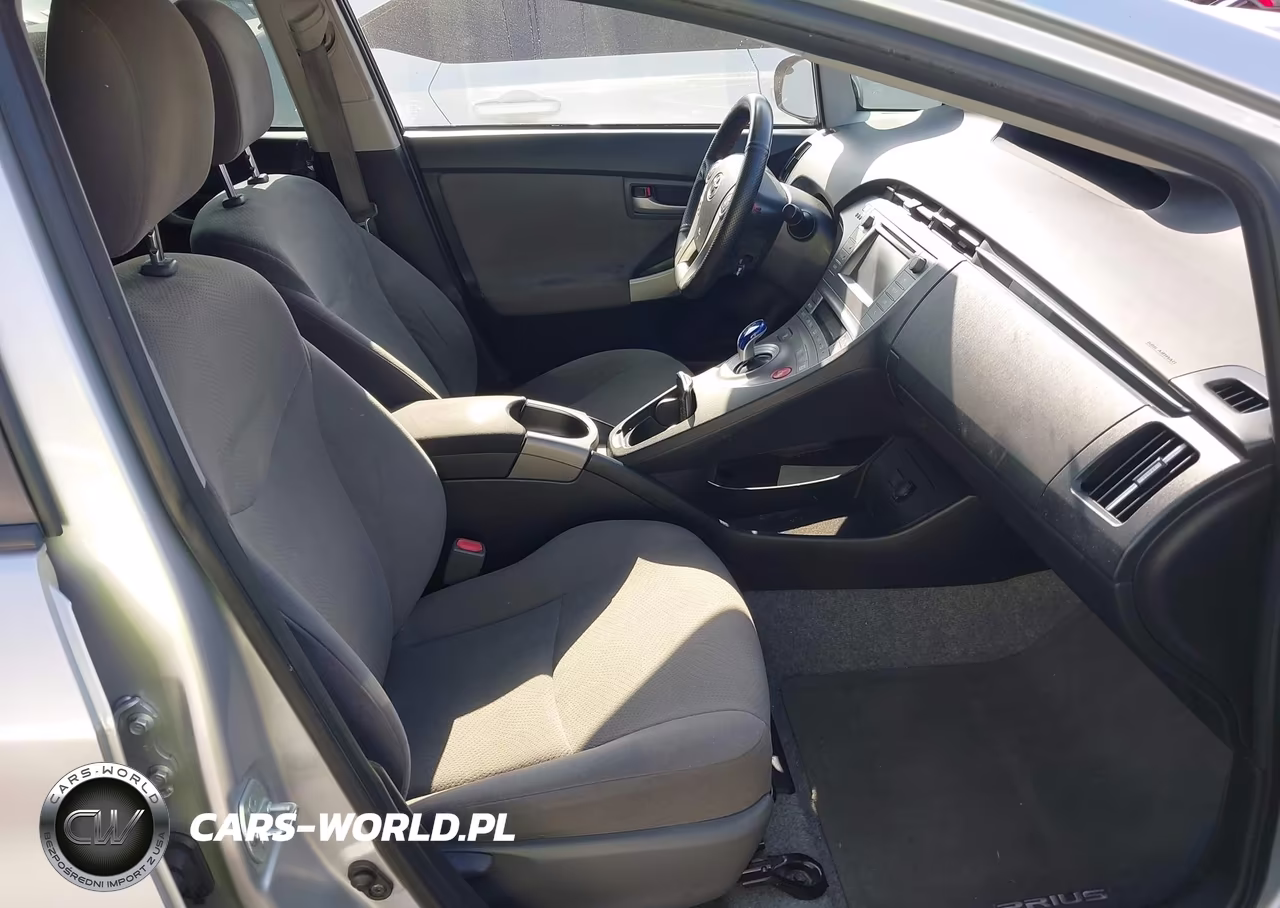 2015 Toyota Prius Two VIN:JTDKN3DU8F0462064 - 5