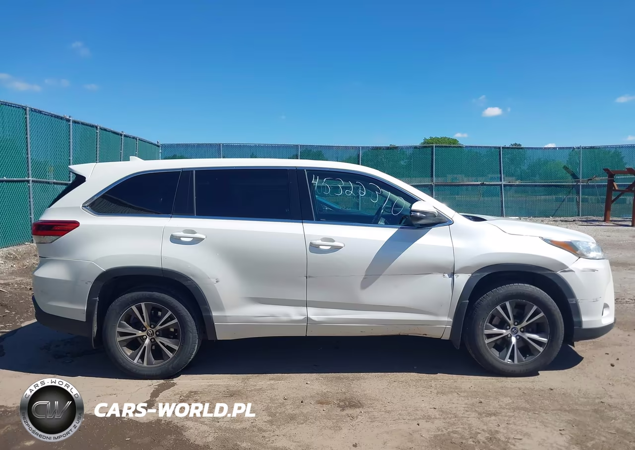 2017 Toyota Highlander Le Plus VIN:5TDBZRFH5HS466743 - 13