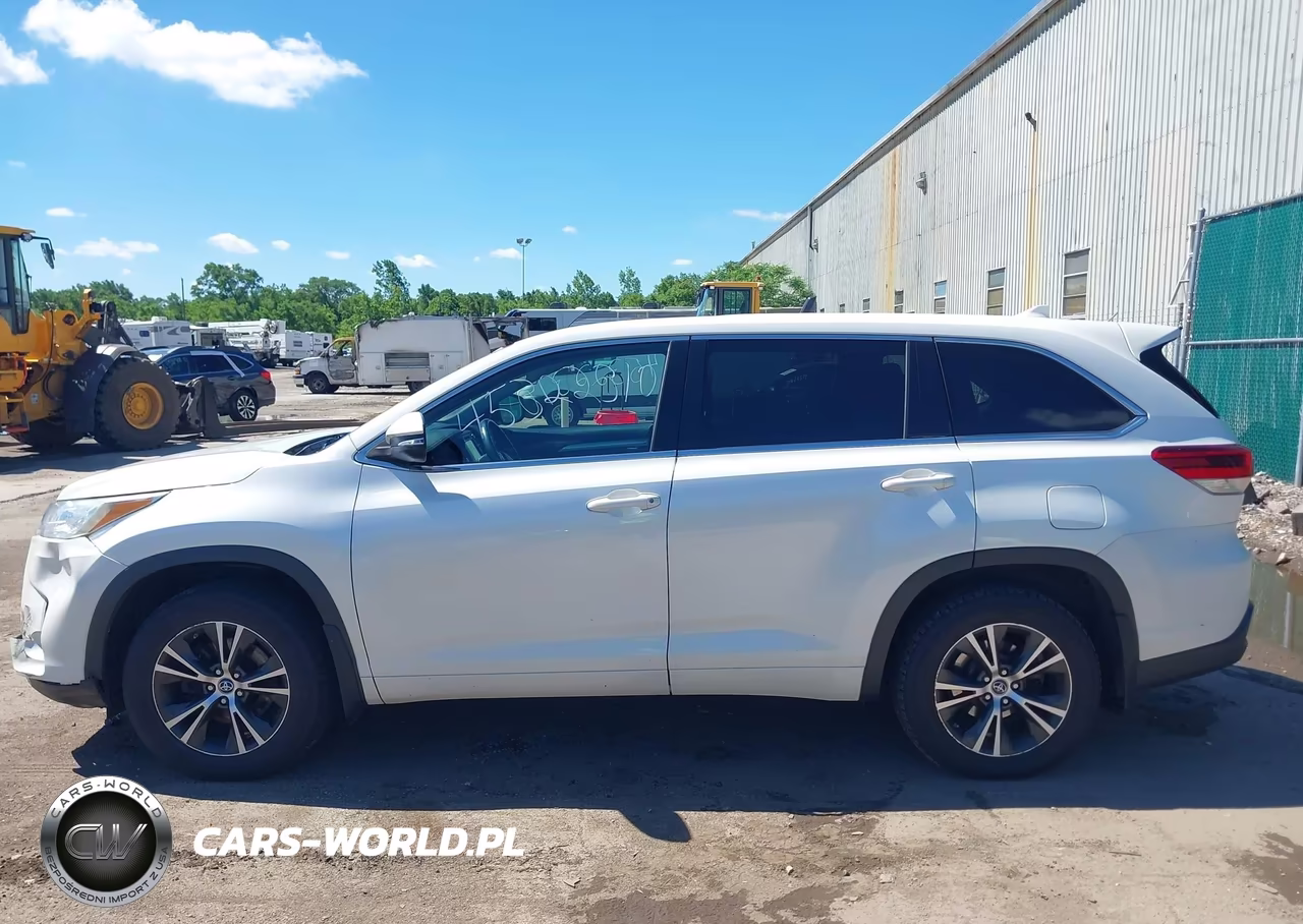 2017 Toyota Highlander Le Plus VIN:5TDBZRFH5HS466743 - 14