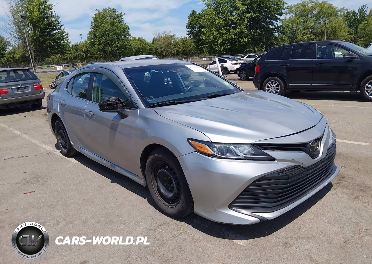 2020 Toyota Camry Le – zdjęcie 1 z 19