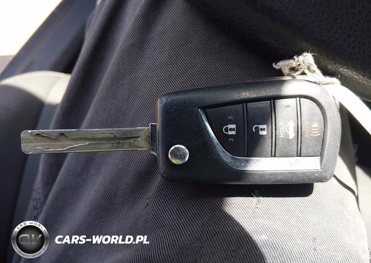 2020 Toyota Camry Le VIN:4T1C11AK4LU889524 - 11