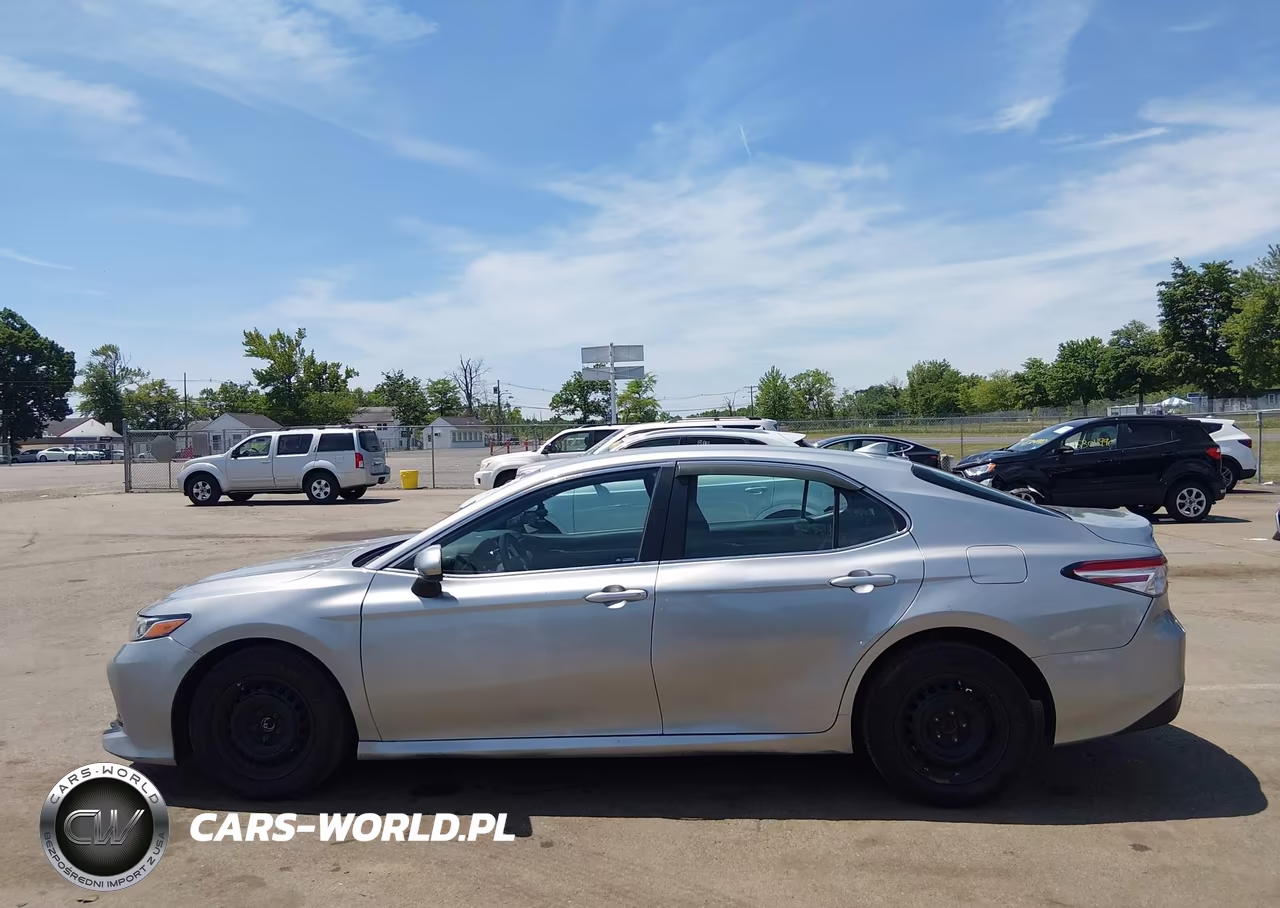 2020 Toyota Camry Le VIN:4T1C11AK4LU889524 - 14