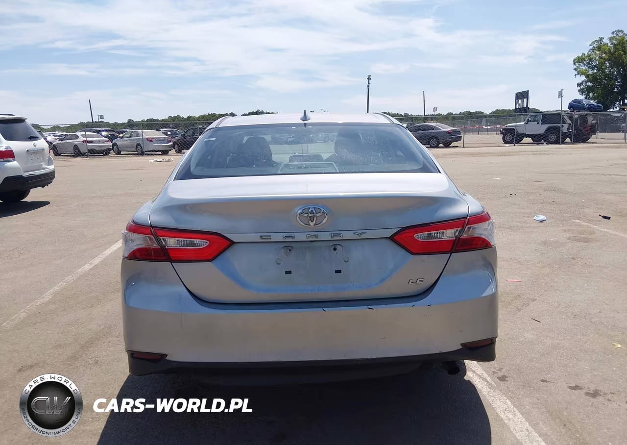 2020 Toyota Camry Le VIN:4T1C11AK4LU889524 - 16