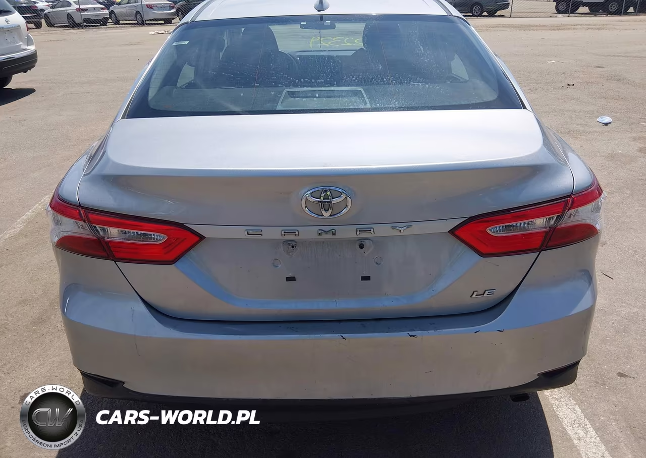 2020 Toyota Camry Le VIN:4T1C11AK4LU889524 - 18