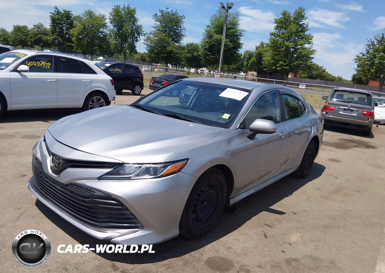 2020 Toyota Camry Le VIN:4T1C11AK4LU889524 - 2