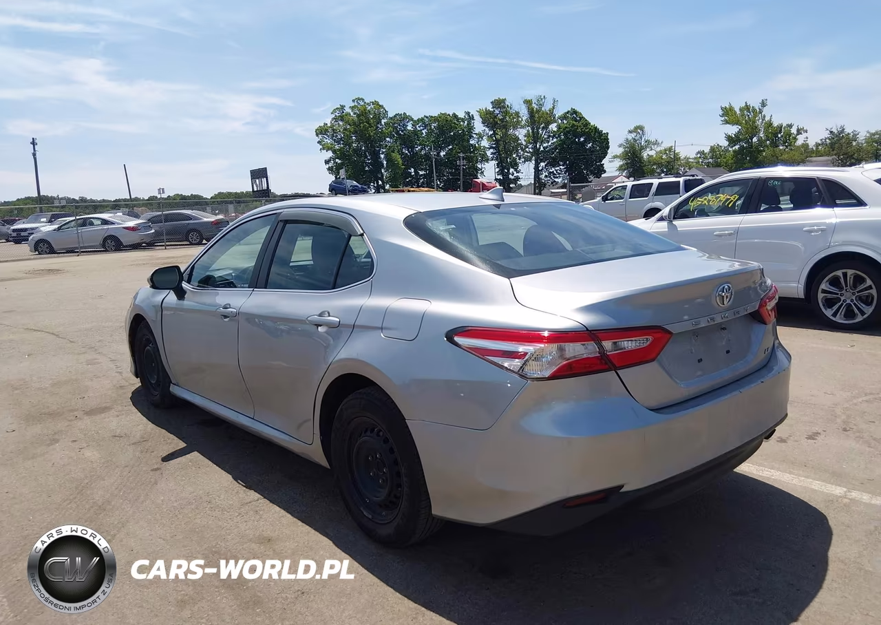 2020 Toyota Camry Le VIN:4T1C11AK4LU889524 - 3