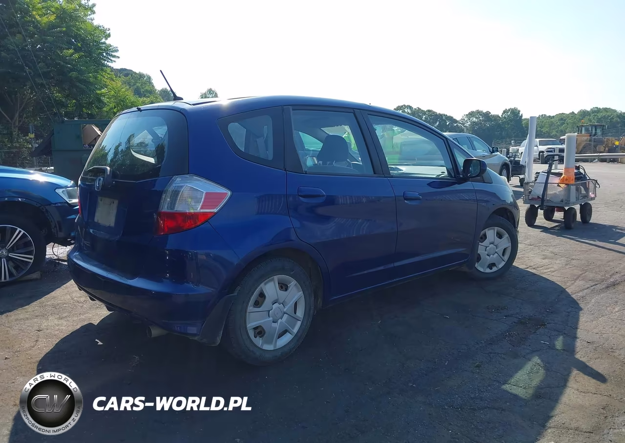 2013 Honda Fit VIN:JHMGE8H36DC028370 - 4