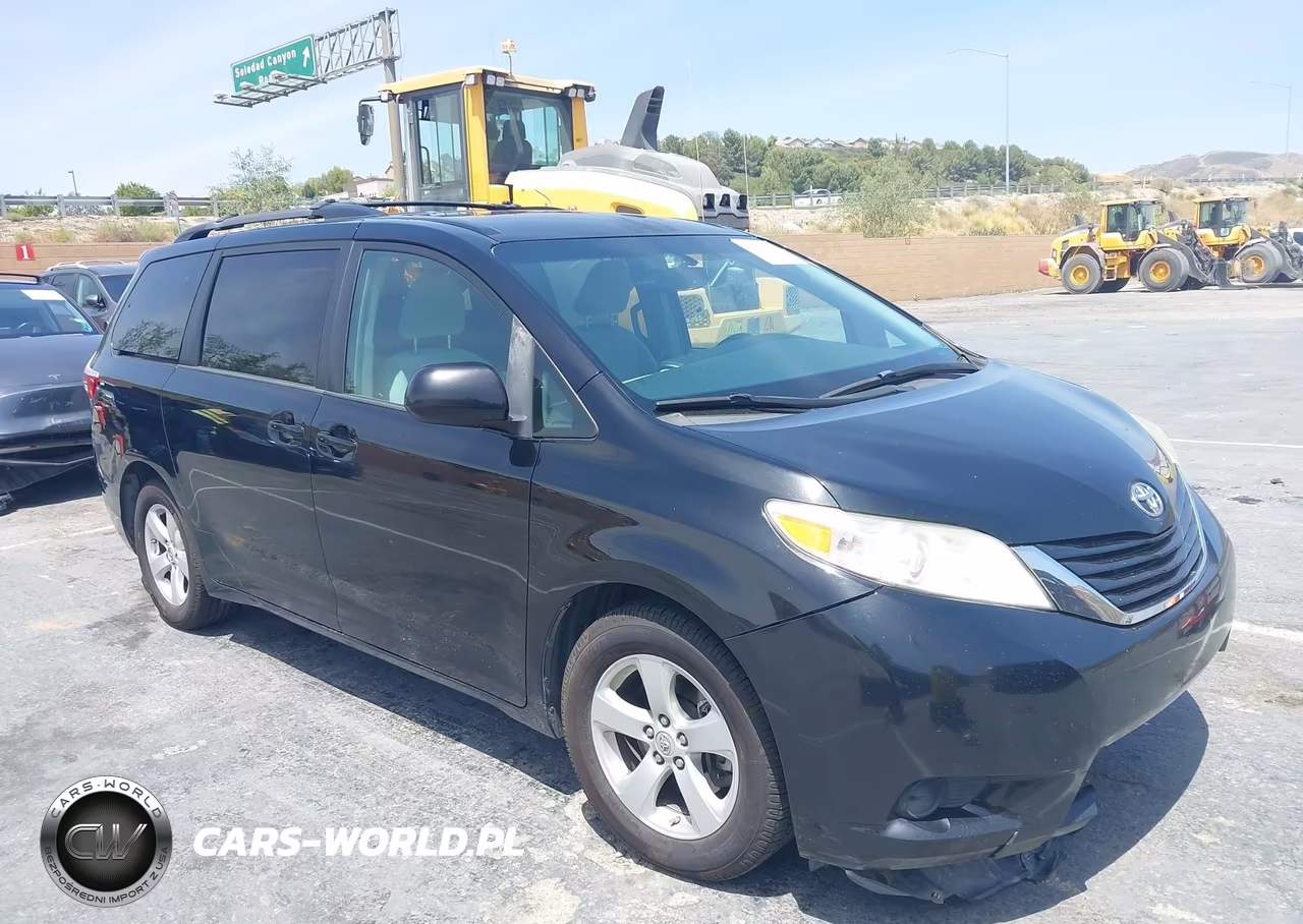 2017 Toyota Sienna Le 8 Passenger – zdjęcie 1 z 16