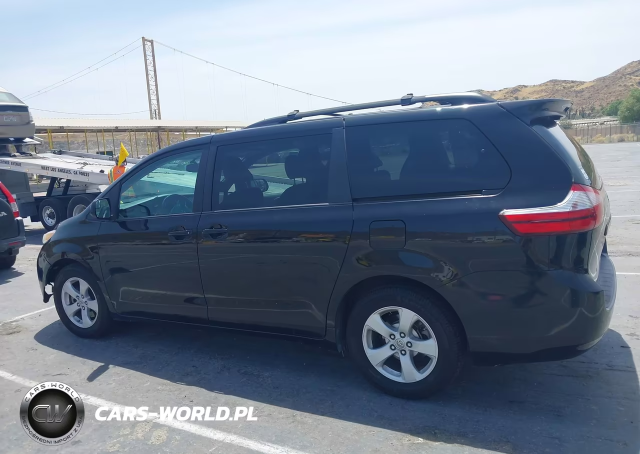 2017 Toyota Sienna Le 8 Passenger VIN:5TDKZ3DC6HS882997 - 14