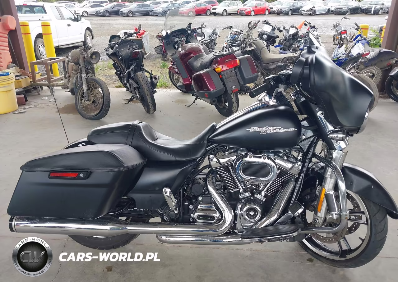 2017 Harley-Davidson Flhx Street Glide VIN:1HD1KBC13HB685107 - 11