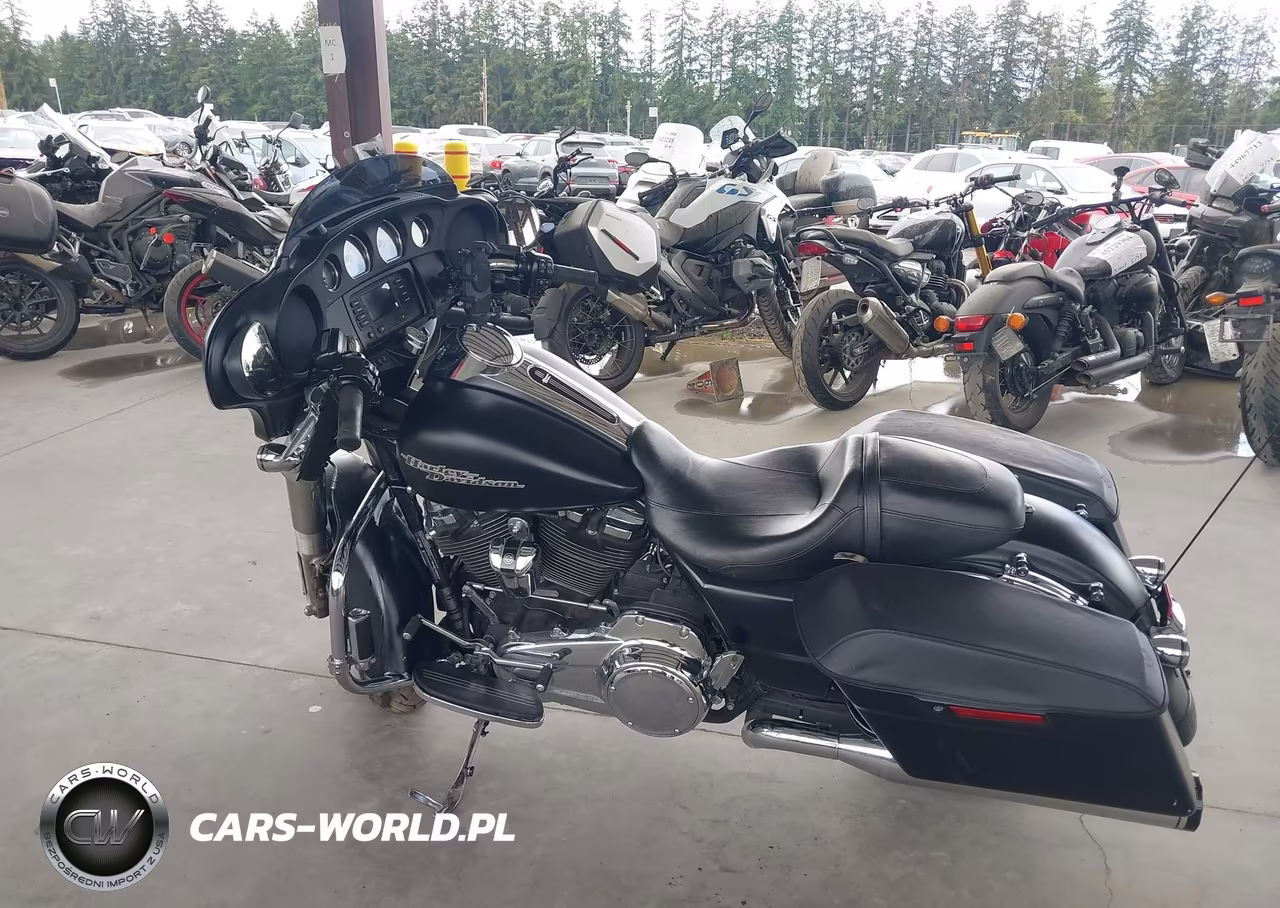 2017 Harley-Davidson Flhx Street Glide VIN:1HD1KBC13HB685107 - 12