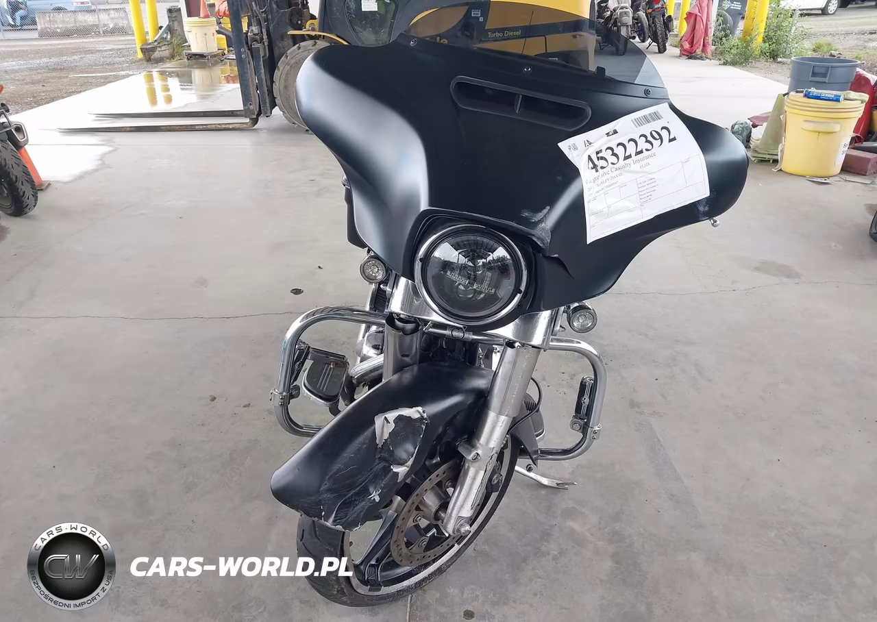 2017 Harley-Davidson Flhx Street Glide VIN:1HD1KBC13HB685107 - 5