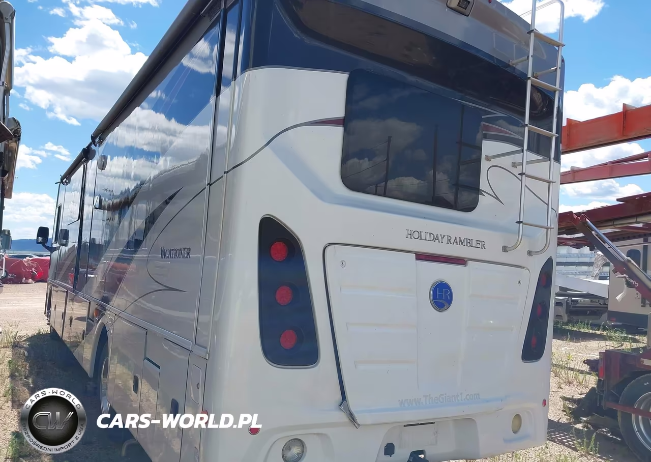 2018 Ford F53 VIN:1F66F5DY1J0A05749 - 3