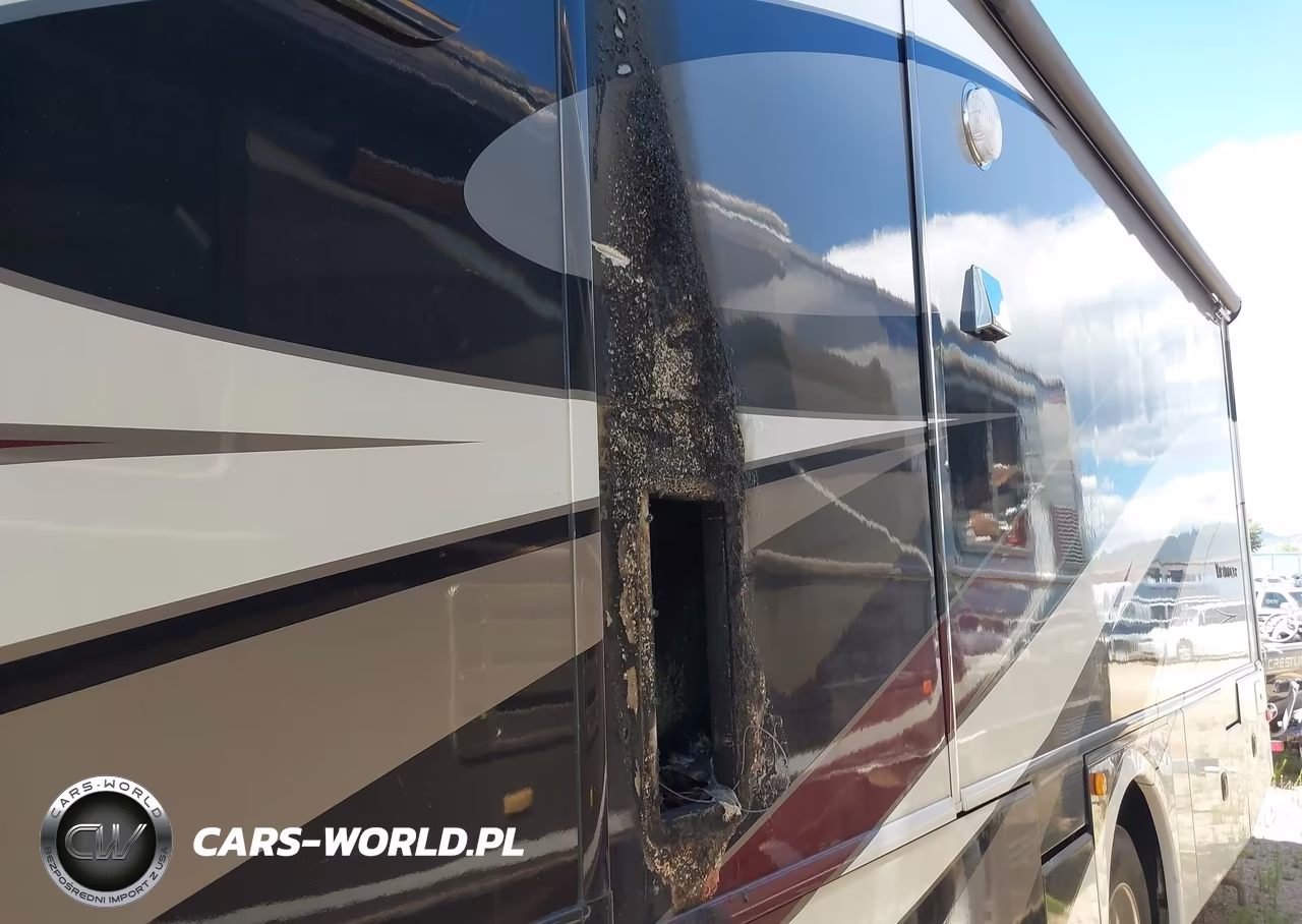 2018 Ford F53 VIN:1F66F5DY1J0A05749 - 6