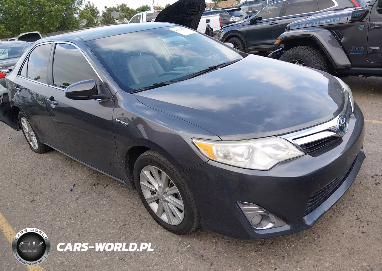 2014 Toyota Camry Hybrid Xle