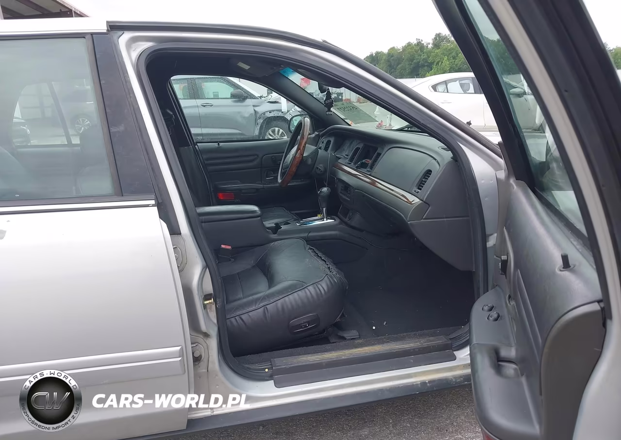 2002 Ford Crown Victoria Lx VIN:2FAFP74WX2X112456 - 5