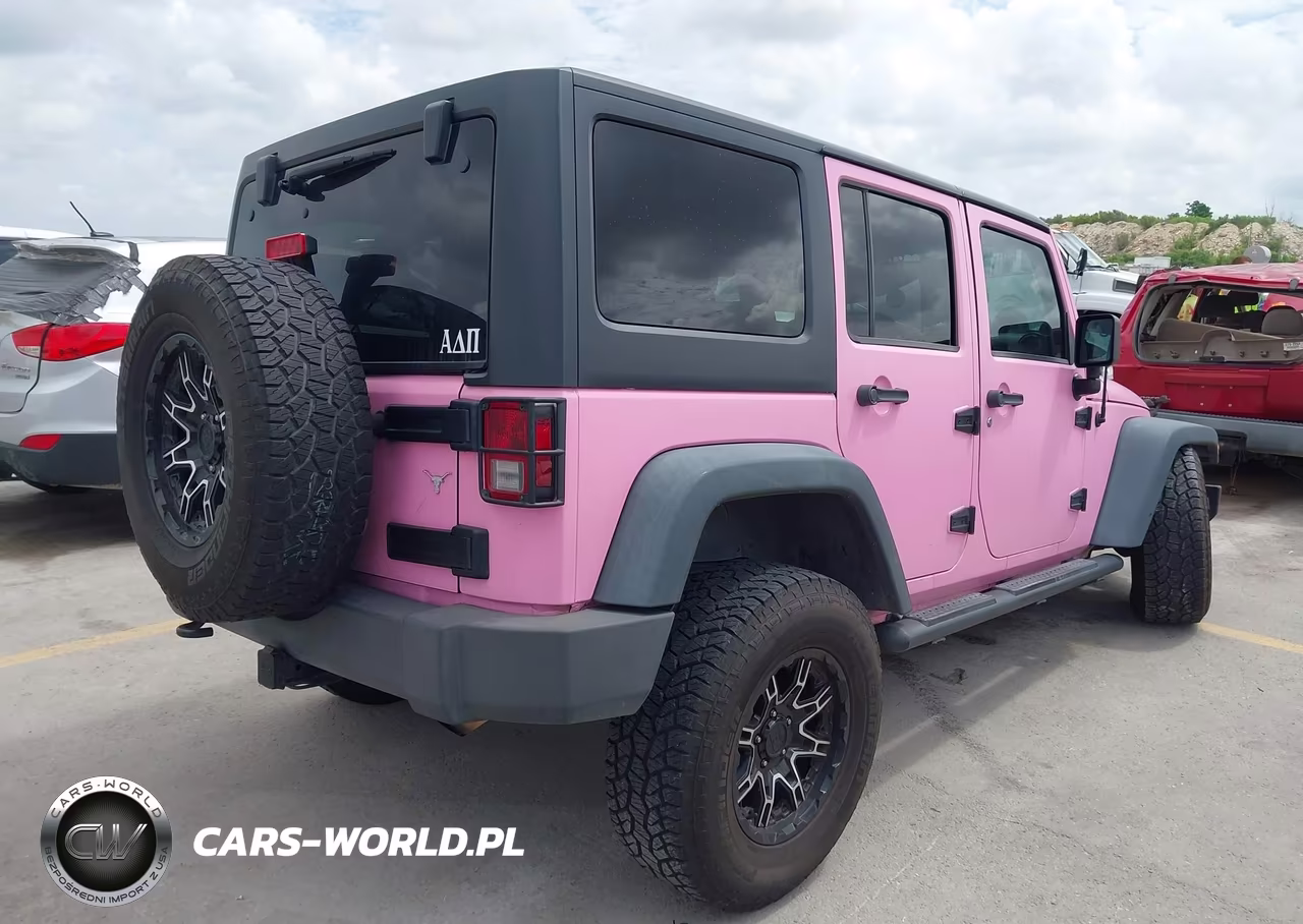2013 Jeep Wrangler Unlimited Sport VIN:1C4BJWDG7DL543043 - 4