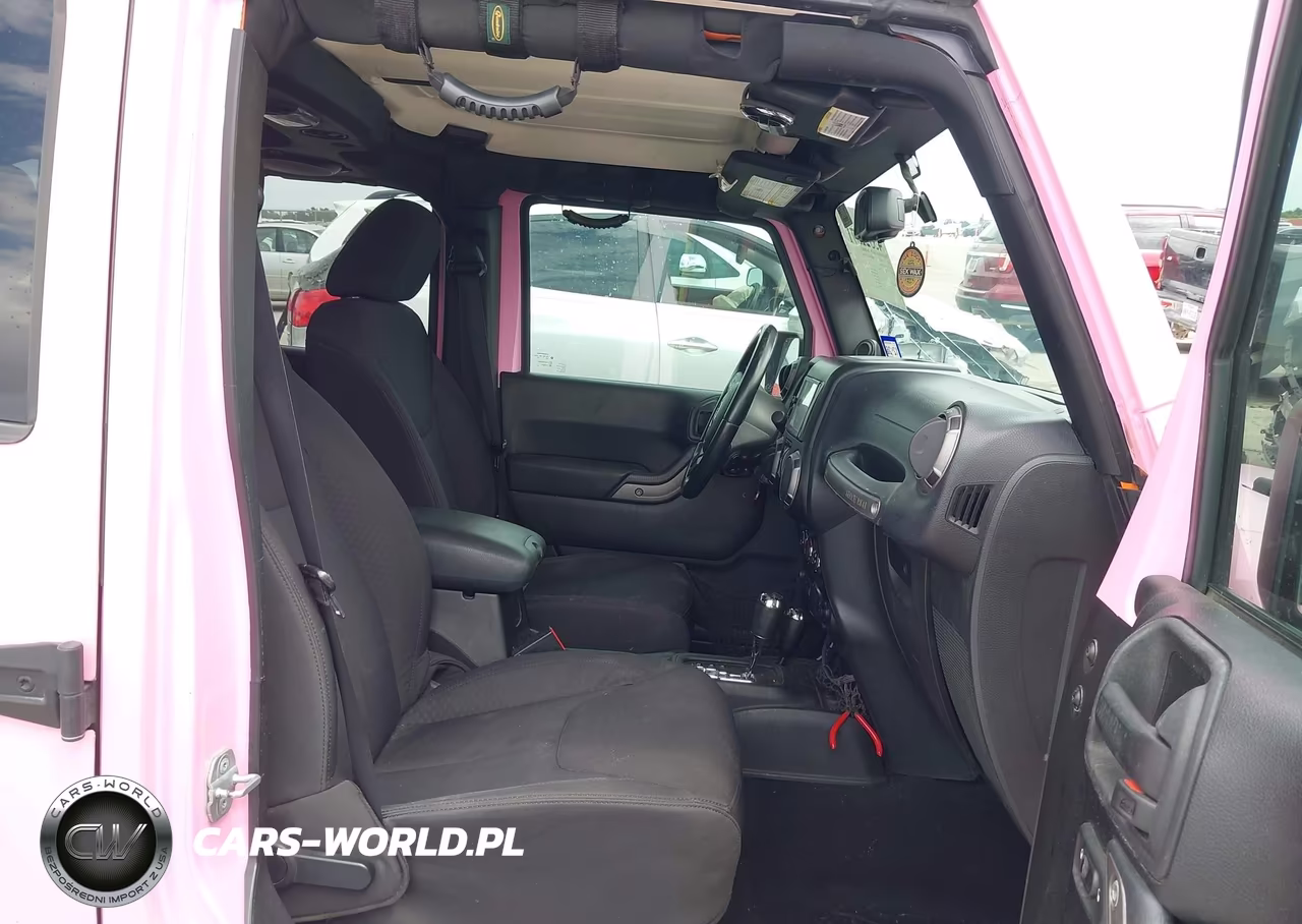 2013 Jeep Wrangler Unlimited Sport VIN:1C4BJWDG7DL543043 - 5
