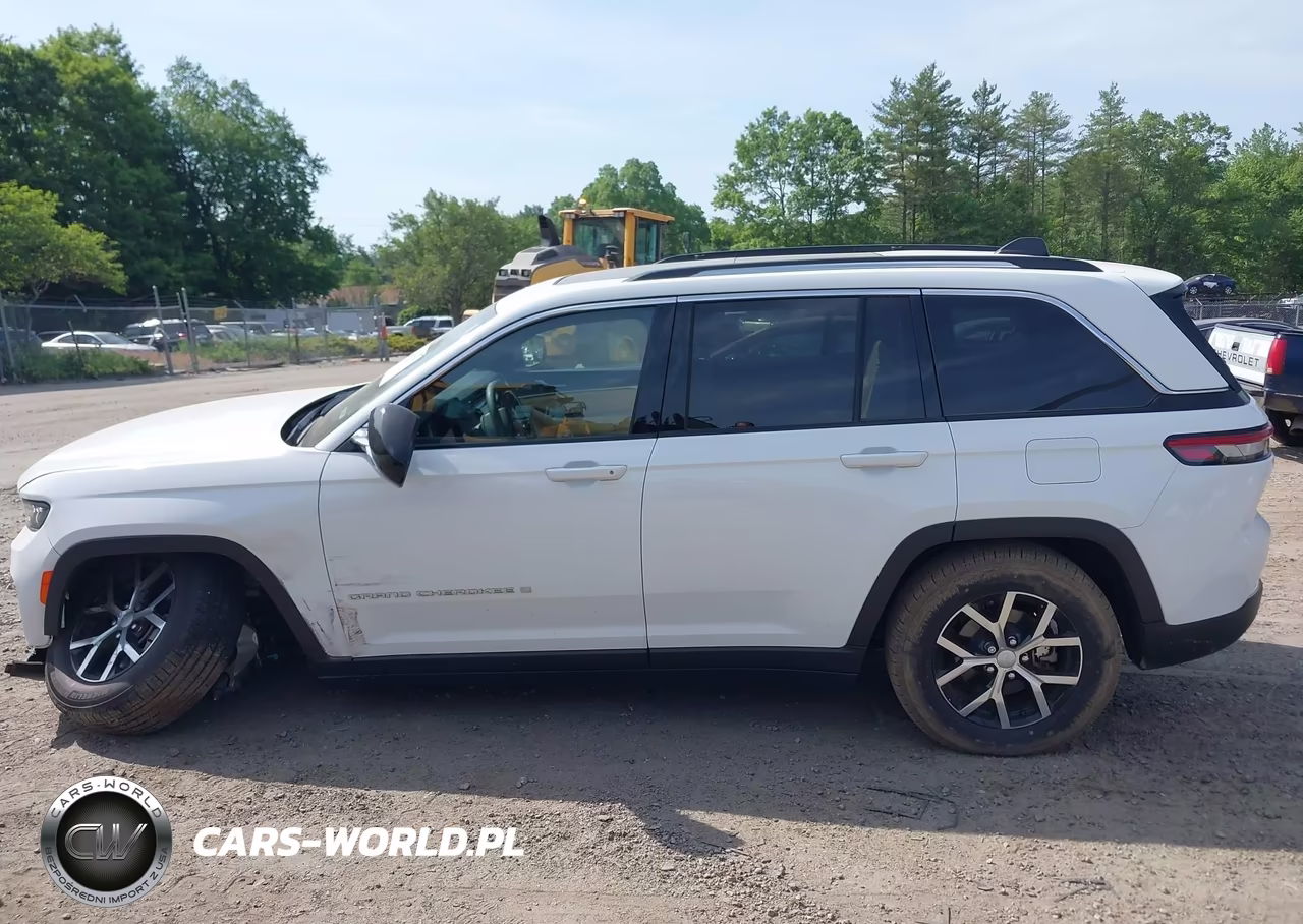 2023 Jeep Grand Cherokee Limited 4X4 VIN:1C4RJHBG5P8847797 - 14
