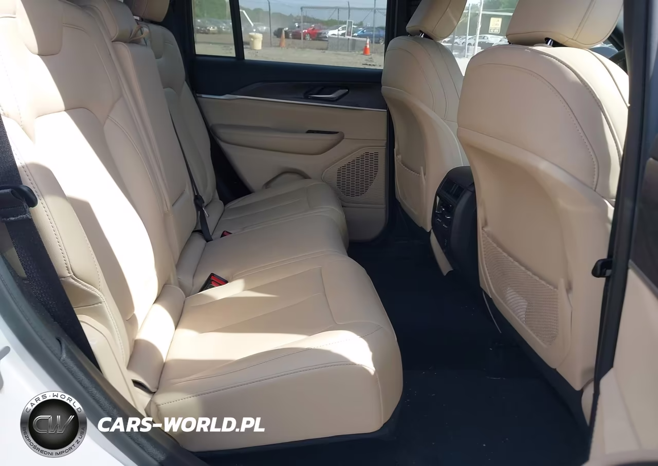 2023 Jeep Grand Cherokee Limited 4X4 VIN:1C4RJHBG5P8847797 - 8