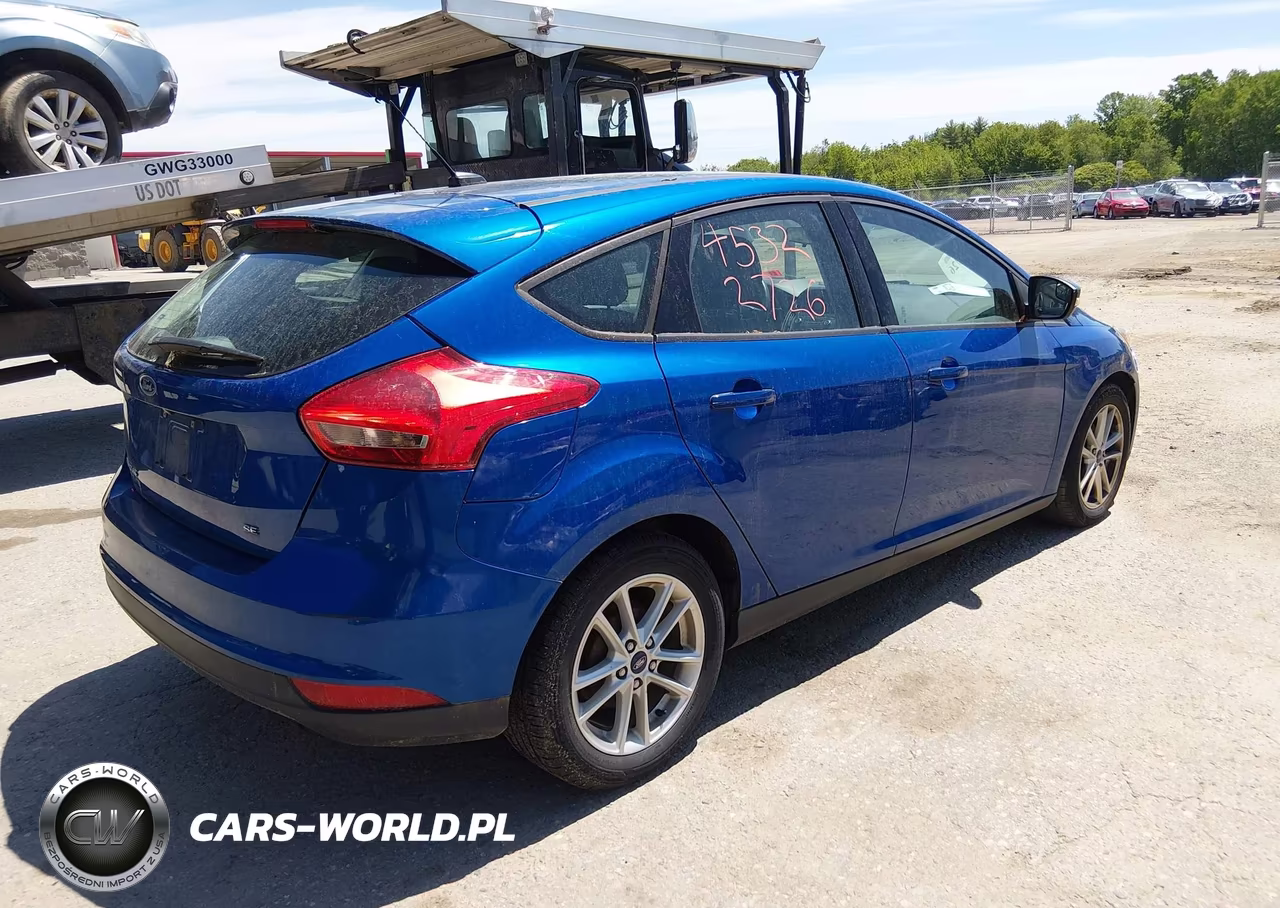 2018 Ford Focus Se VIN:1FADP3K25JL318327 - 4