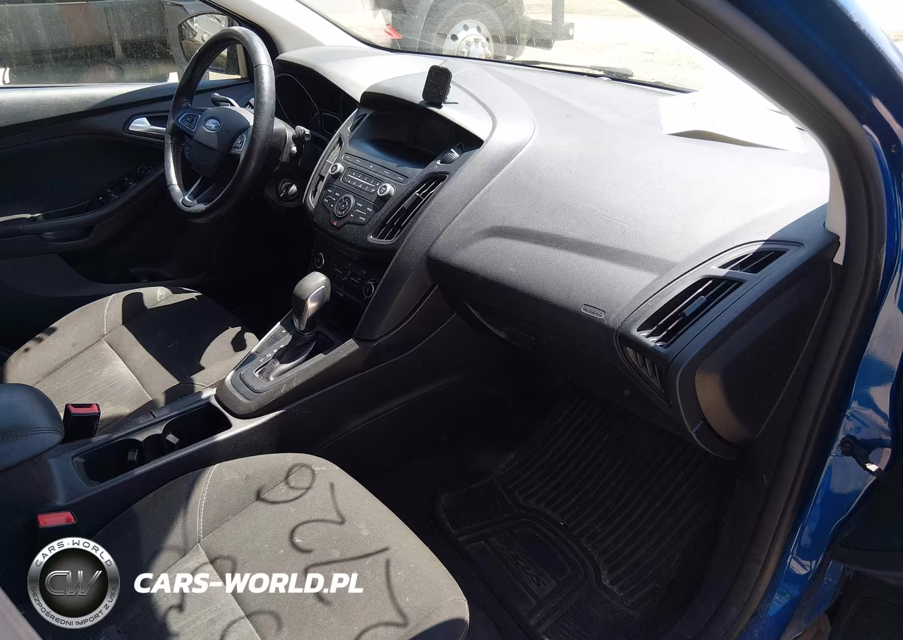 2018 Ford Focus Se VIN:1FADP3K25JL318327 - 5