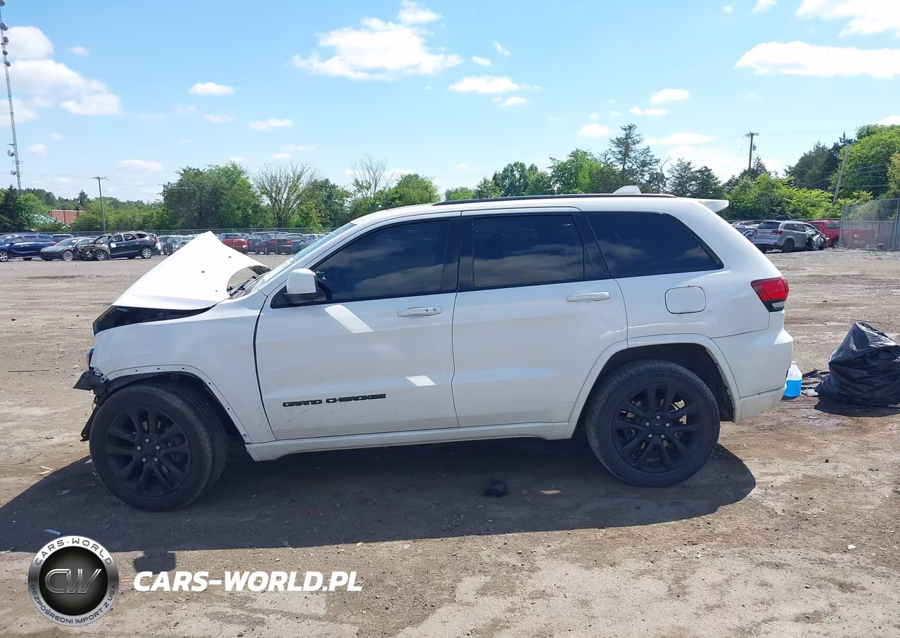 2018 Jeep Grand Cherokee Altitude 4X4 VIN:1C4RJFAG0JC356838 - 14