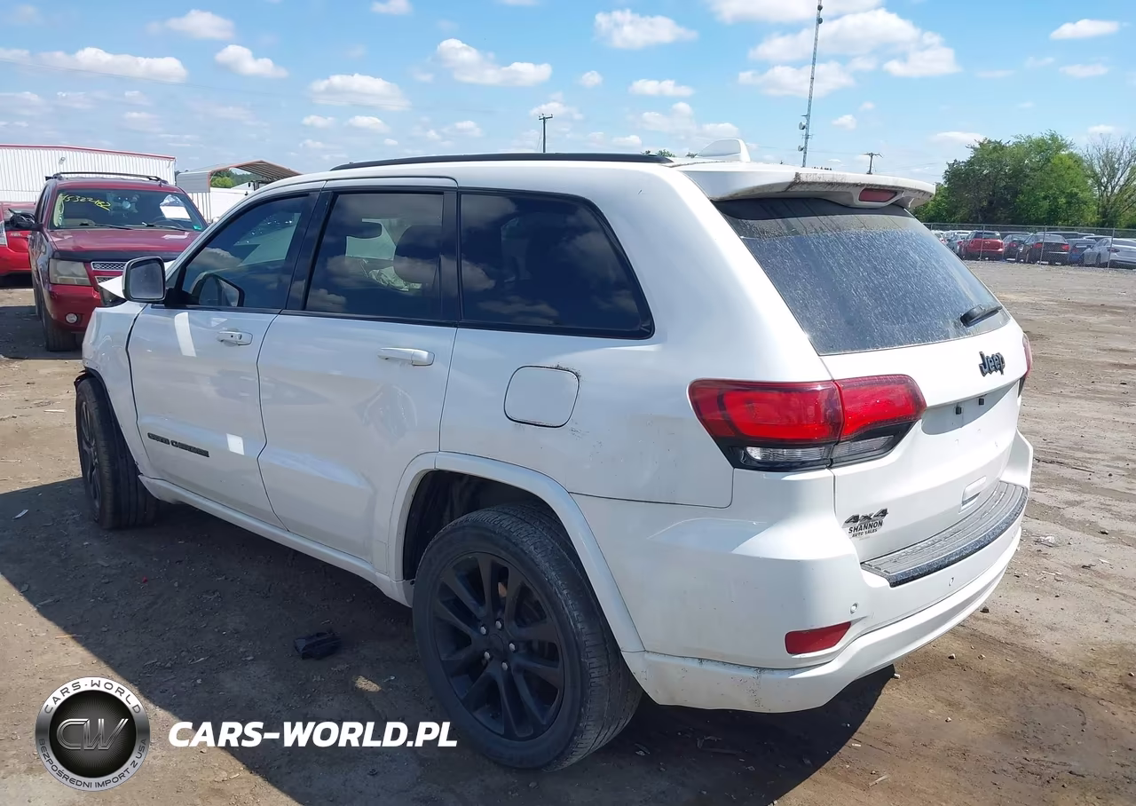 2018 Jeep Grand Cherokee Altitude 4X4 VIN:1C4RJFAG0JC356838 - 3